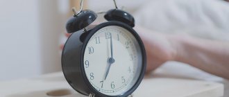 Alarm clock shows seven o&#39;clock